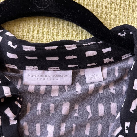 Black and white polo shirt - Picture 3 of 3